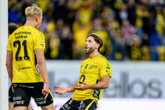 Elfsborgs Leo Östman och Arber Zeneli jublar