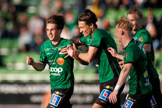 Varbergs Isak Valentin Vidjeskog jublar med Noah Johansson
