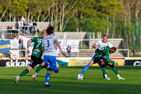 IFK Värnamos Douglas Bergqvist och Varbergs Shanyder