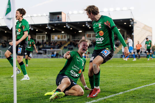 Varbergs Jonathan Nilsson och Jonathan Nilsson jublar