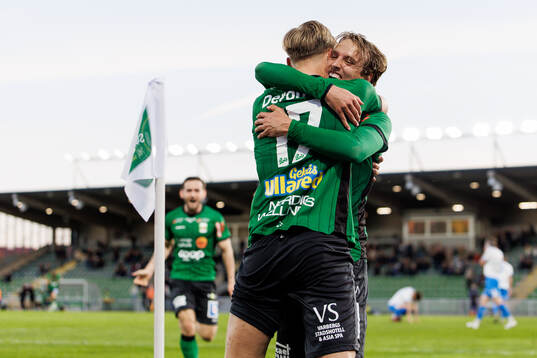 Varbergs Edvin Tellgren och Jonathan Nilsson jublar