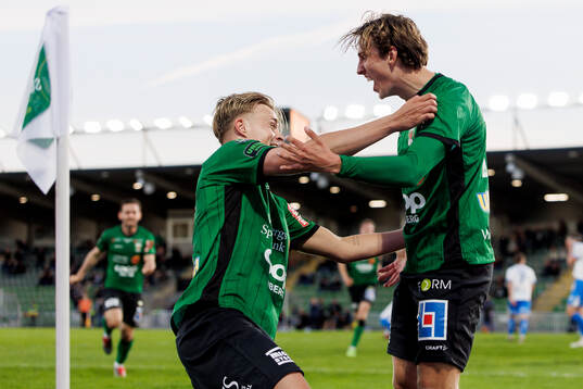 Varbergs Edvin Tellgren och Jonathan Nilsson jublar