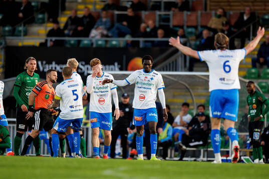 IFK Värnamos Souleymane Coulibaly får rött kort