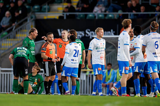 IFK Värnamos Souleymane Coulibaly får rött kort