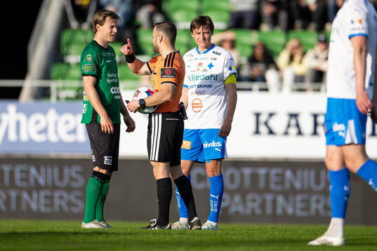 Varbergs Albin Winbo och IFK Värnamos Simon Thern