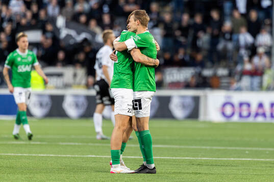 Brages Tobias Stagaard och Alexander Zetterström jublar