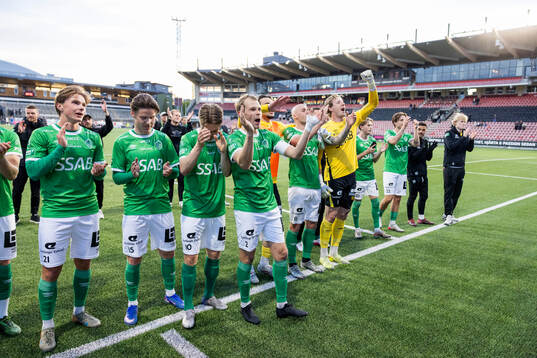 Brages spelare jublar