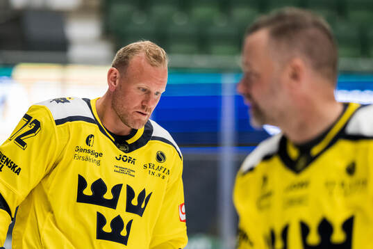 Patric Hörnqvist of Sweden Legends ahead ofof the legends