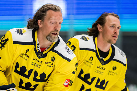 Daniel Tjernqvist and Carl Hagelin of Sweden Legends