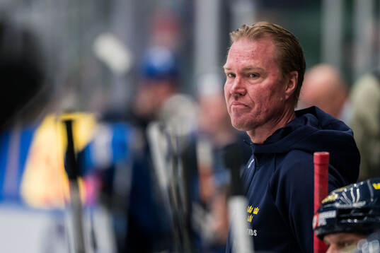 Assistant coach Kenny Jönsson of Sweden Legends