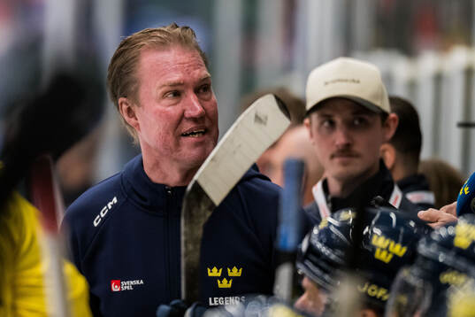 Assistant coach Kenny Jönsson of Sweden Legends