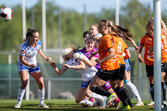 Kristianstads målvakt Moa Olsson håller i IFK