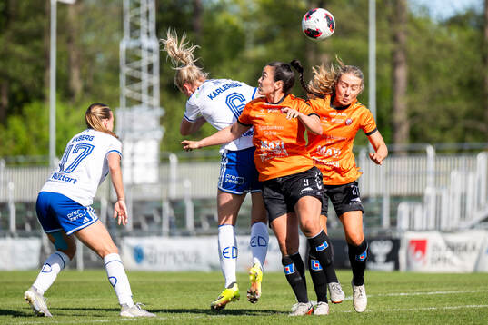 Kristianstads Michelle De Jongh och Viktoria Persson mot