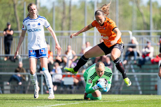 Kristianstads Hanna Ekengren och IFK Norrköpings målvakt