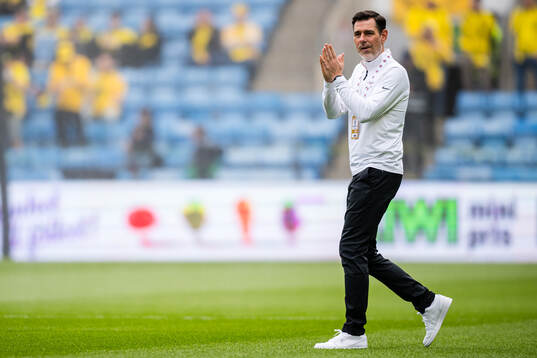 Head coach Freyr Alexandersson of Brann arrives