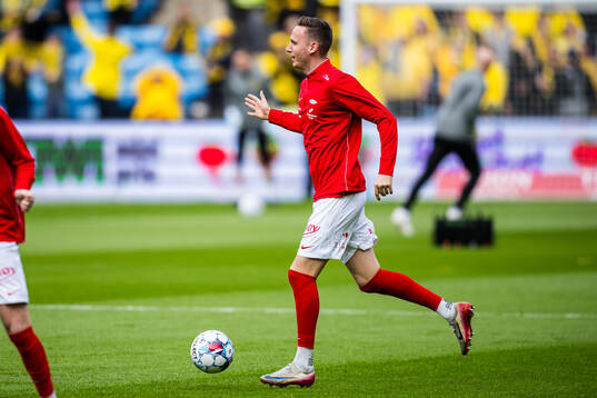 Joachim Soltvedt of Brann warms up