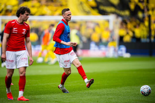 Joachim Soltvedt of Brann warms up
