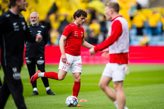 Denzel De Roeve of Brann warms up