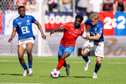 Helsingborgs Ervin Gigovic och Norrbys Olle Backlund