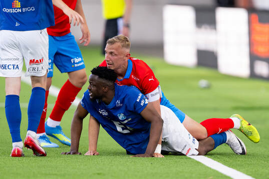 Helsingborgs Jakob Voelkerling Persson och Norrbys Azeez