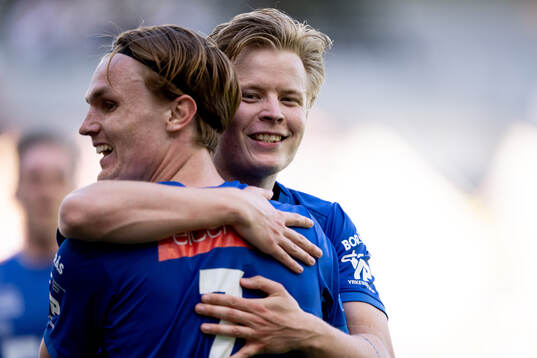 Norrbys Julius Johansson och Kevin Liimatainen jublar