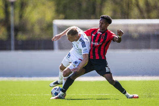 Östers Dennis Olsson och Nordic Uniteds Nhome Daneyl