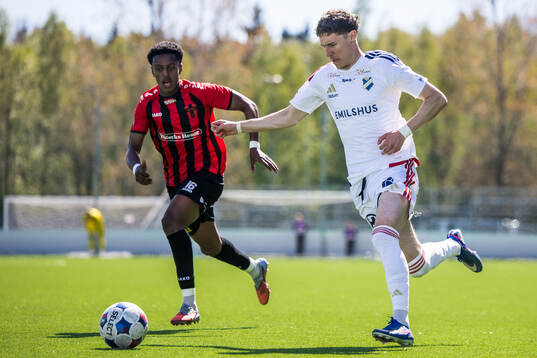 Östers Samuel Burakowsky och Nordic Uniteds Nhome Daneyl