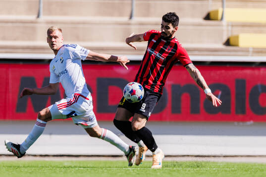 Östers Oscar Uddenäs och Nordic Uniteds Shergo Shhab