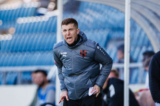 Nordic Uniteds tränare Steven Younan reagerar