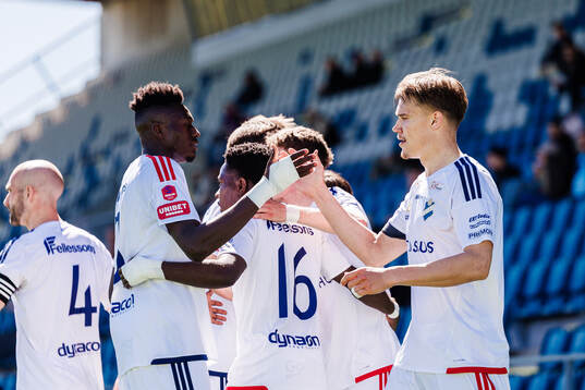Östers Matias Tamminen jublar med Kingsley Gyamfi
