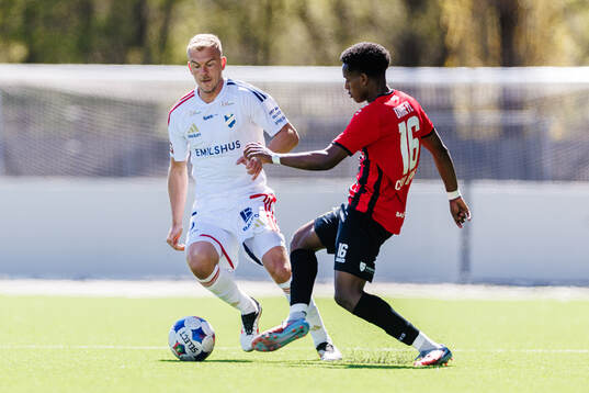 Östers Dennis Olsson och Nordic Uniteds Nhome Daneyl