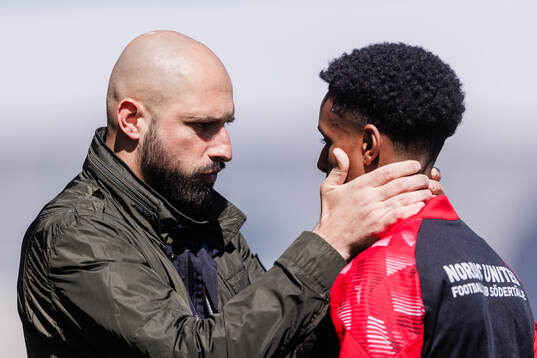 Nordic Uniteds sportchef Dejan Garaca och Nhome Daneyl