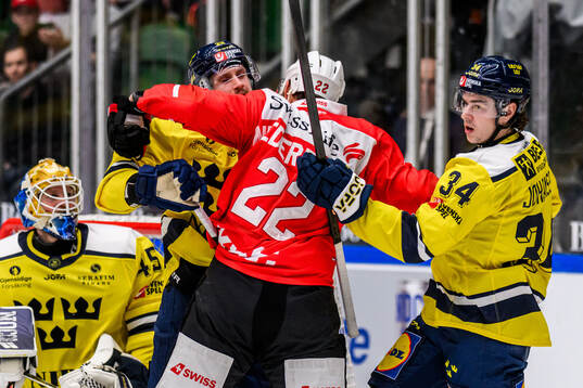 Oliver Ekman-Larsson of Sweden and Nino Niederreiter of