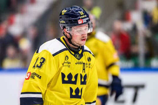Lucas Raymond of Sweden looks dejected