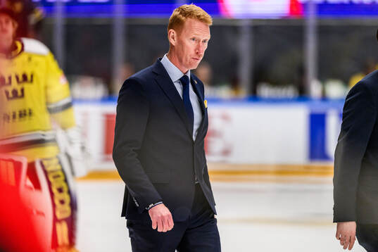 Assistant coach Jörgen Jönsson of Sweden
