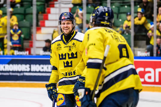 Jacob De La Rose of Sweden celebrates