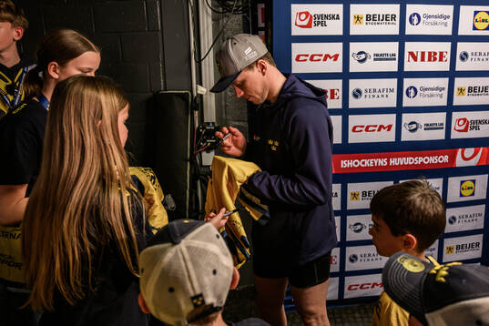 Lucas Raymond of Sweden