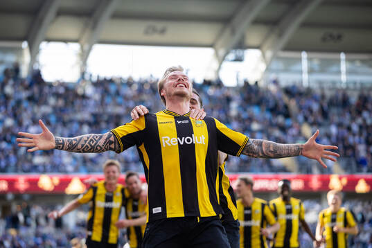 Hammarbys Victor Eriksson jublar