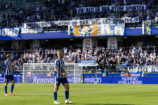 IFK Göteborgs August Erlingmark och Jonas Bager deppar