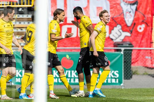 Mjällbys Jeppe Kjaer jublar