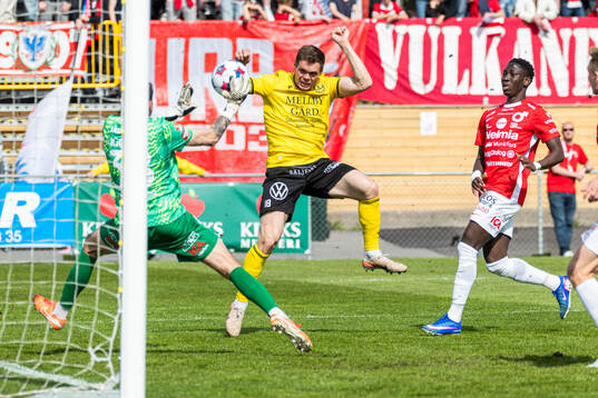 Degerfors Matvei Igonen och Mjällbys Jacob Bergström