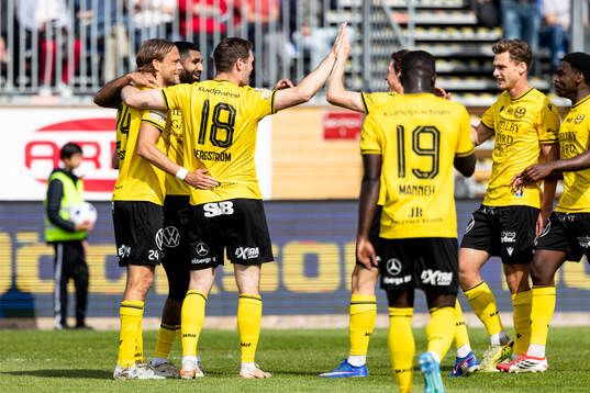 Mjällbys Tom Pettersson jublar