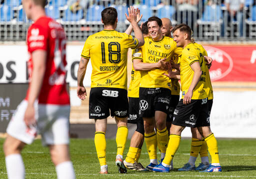 Mjällbys Elliot Stroud jublar