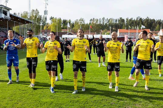 Mjällbys spelare jublar