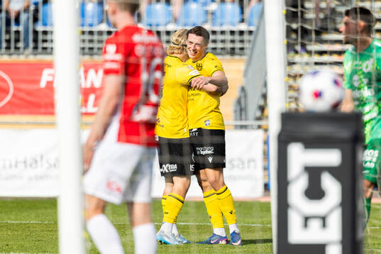 Mjällbys Elliot Stroud jublar
