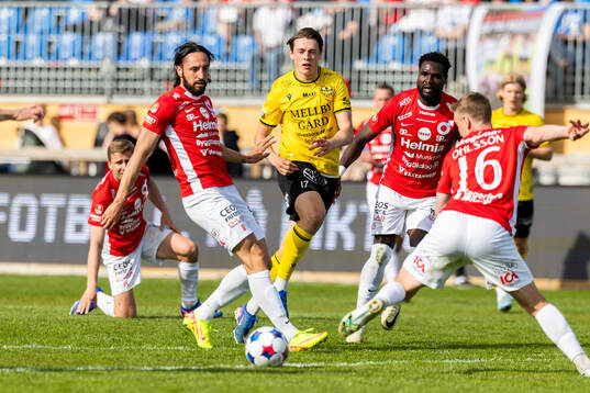 Degerfors Dijan Vukojevic och Degerfors Nasiru Moro mot
