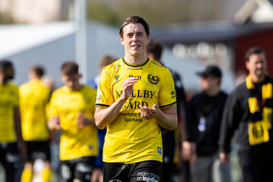Mjällbys Elliot Stroud jublar