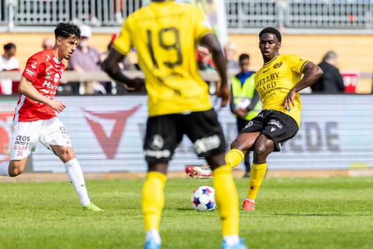 Degerfors Elias Barsoum och Mjällbys Tony Miettinen