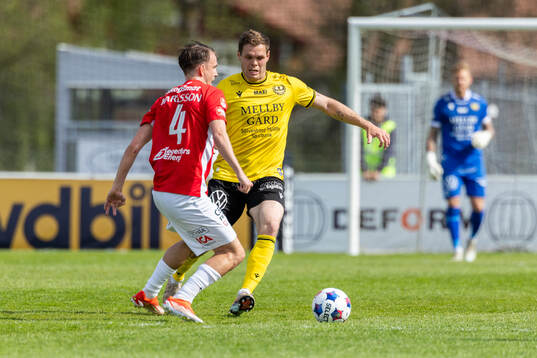 Degerfors Kazper Karlsson och Mjällbys Jacob Bergström