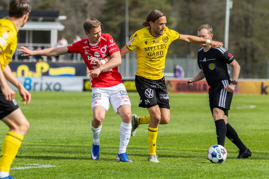 Degerfors Ludvig Fritzson och Mjällbys Tom Pettersson